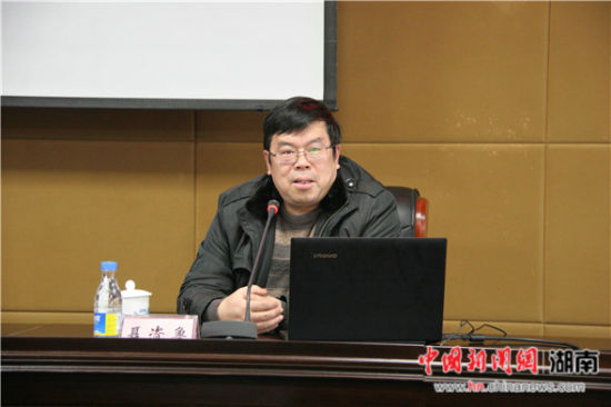 beat365中国官方网站聂资鲁教授作《深入推进依法治国伟大战略:学习贯彻习近平总书记关于全面依法治国重要论述》专题讲座。.jpg